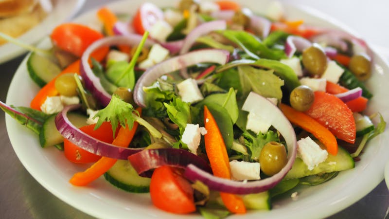 House salad with seasonal vegetables and vinaigrette